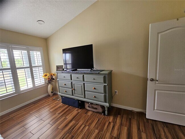 Building Photo - 2038 Grantham Greens Dr