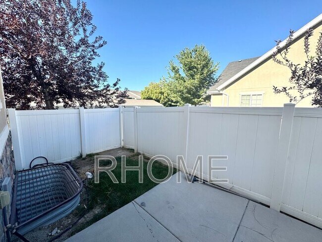 Building Photo - 13567 Florenza Way
