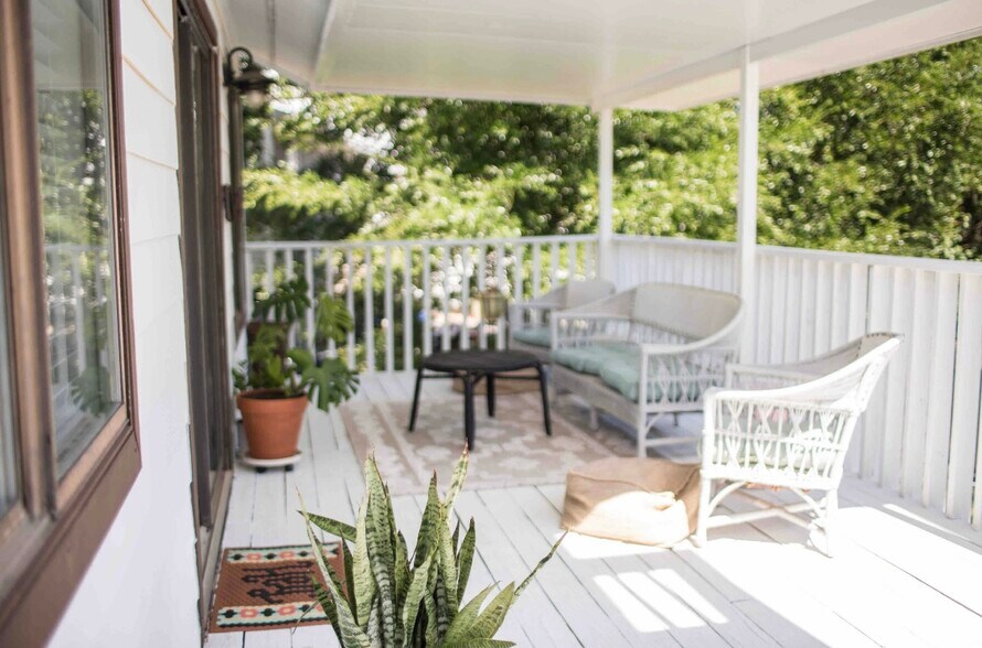 Building Photo - 322 Summit Dr