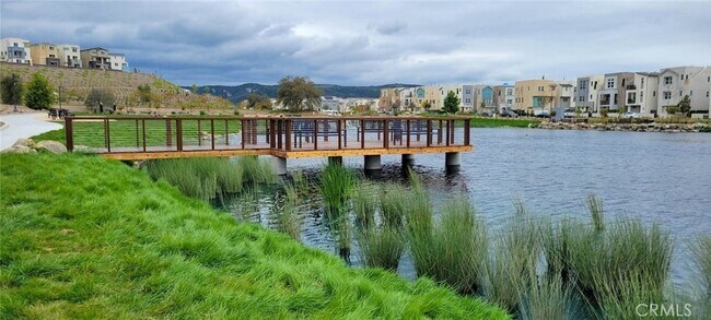 Building Photo - 6 Crown Point Dr