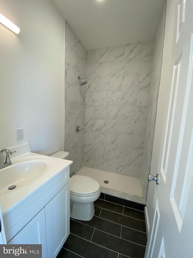 Building Photo - 528 N 34th St