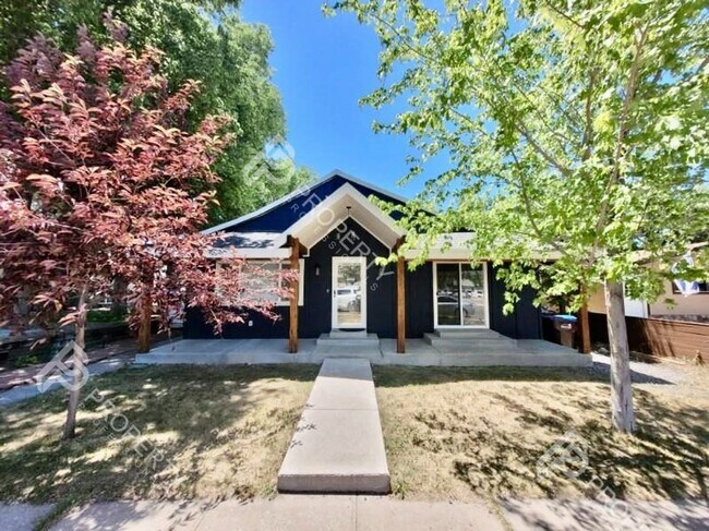 Building Photo - 4 Bedroom Home in Downtown Rifle for Rent