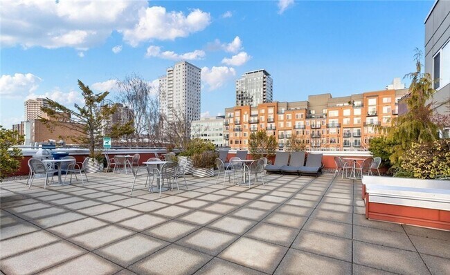 Building Photo - 2 bed/1bath Belltown full waterfront view ...