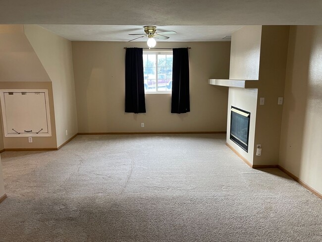 Building Photo - Beautiful Home in Bellevue for Rent!!!