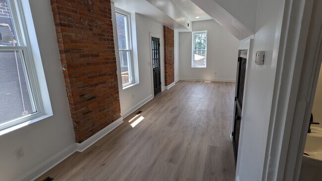 Building Photo - 3834 Wisconsin Ave