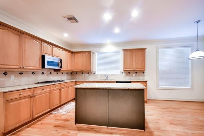 Building Photo - 845 Rosine St