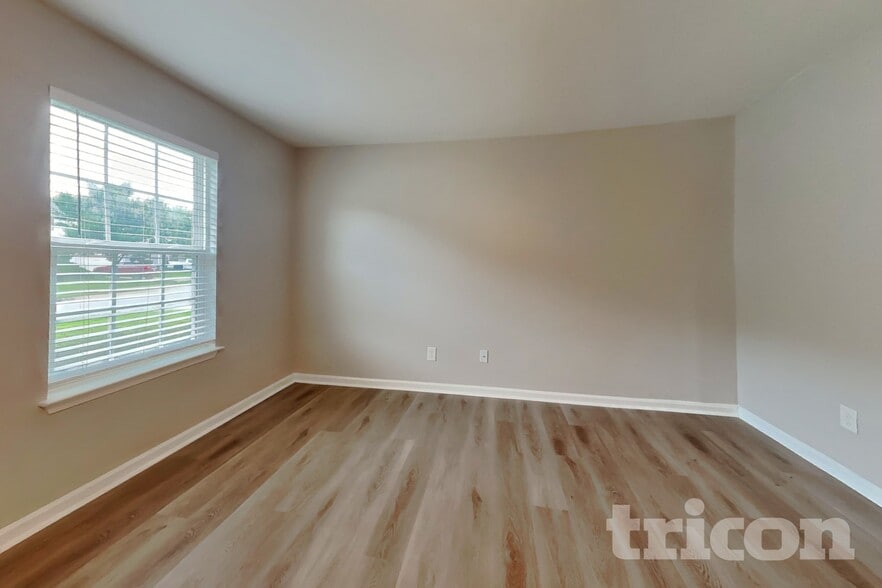 Building Photo - 427 Randolph Dr