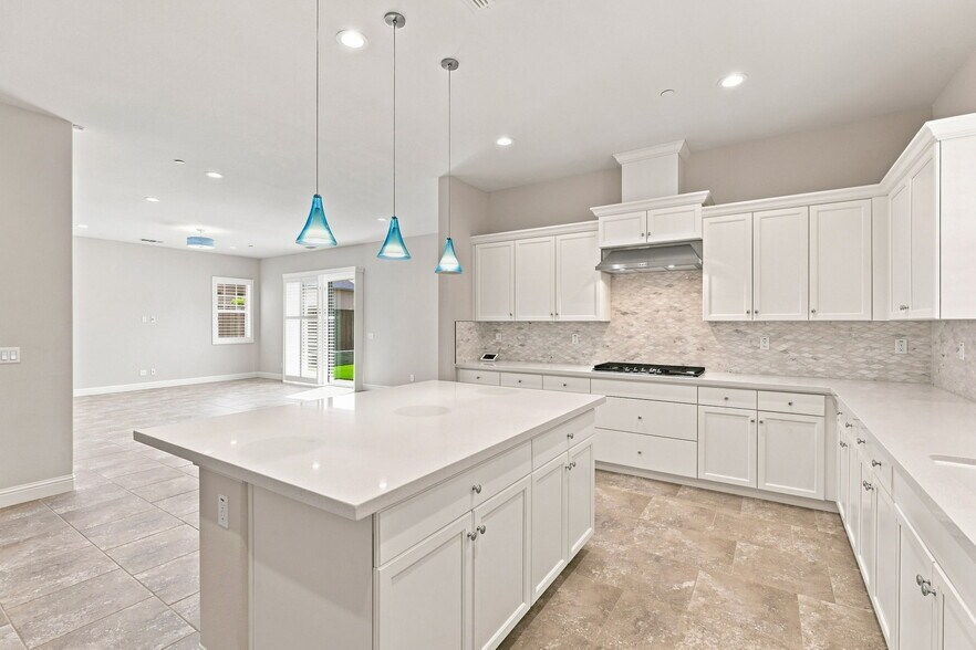 Building Photo - 2964 Bluffs Dr
