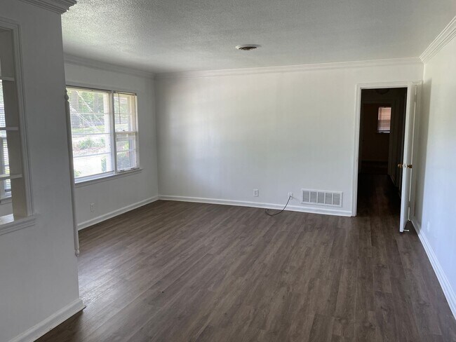 Building Photo - 688 Joryne Dr