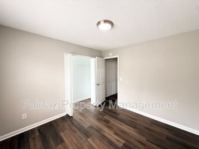 Building Photo - 201 Ridge Lake Dr