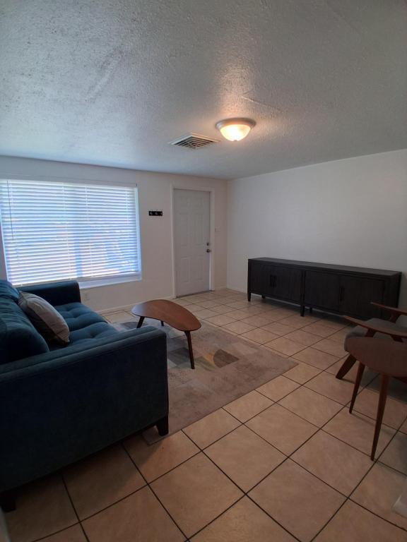 Building Photo - 6115 Hopkins Dr N