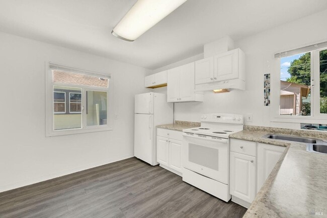 Building Photo - Salling - 1421 Clay Street