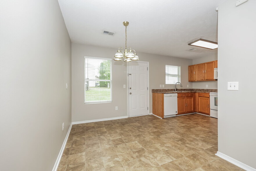 Building Photo - 1525 Danville Cir
