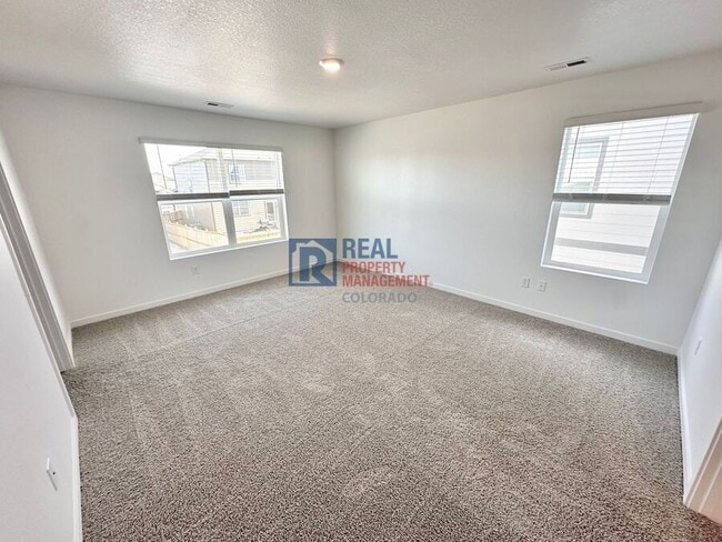 Building Photo - 778 N Clubview St