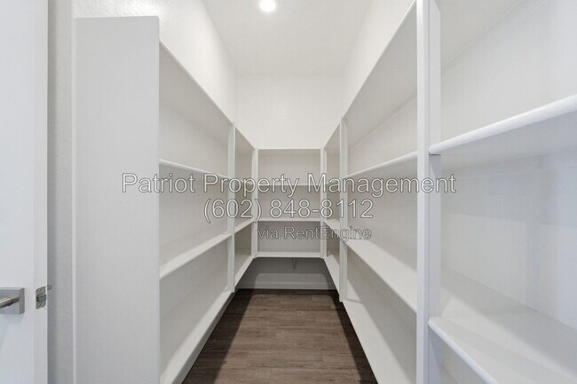 Building Photo - 5635 W Hayduk Rd