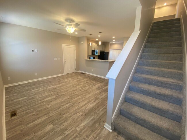 Building Photo - Spacious Englewood Home