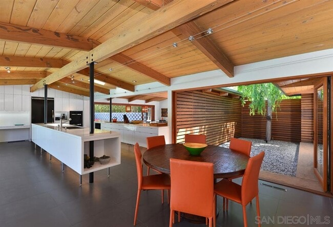 Building Photo - 2264 Paseo Dorado