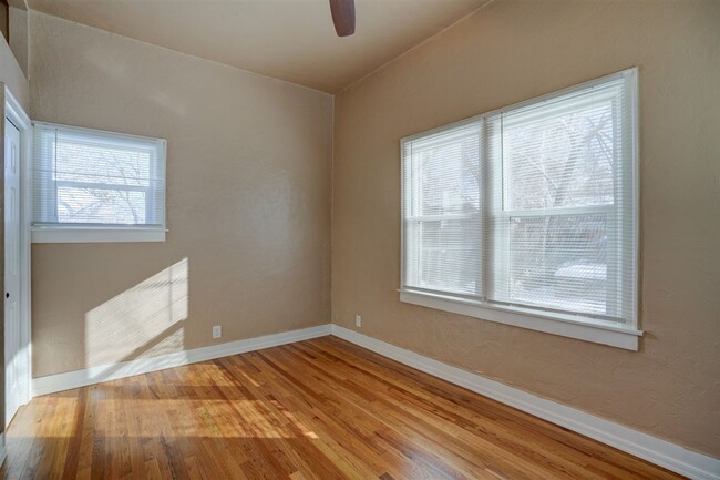 Building Photo - 125 N Alarcon St