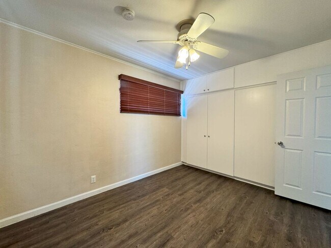 Building Photo - South Scottsdale huge corner lot 3 bedroom...