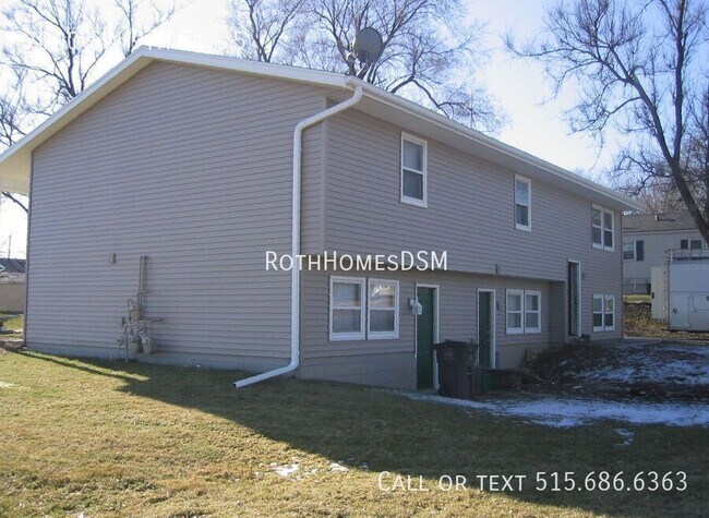 Building Photo - 7000 SW 9th St