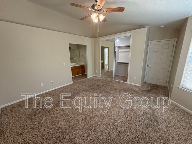 Building Photo - 3645 E Vista Dr