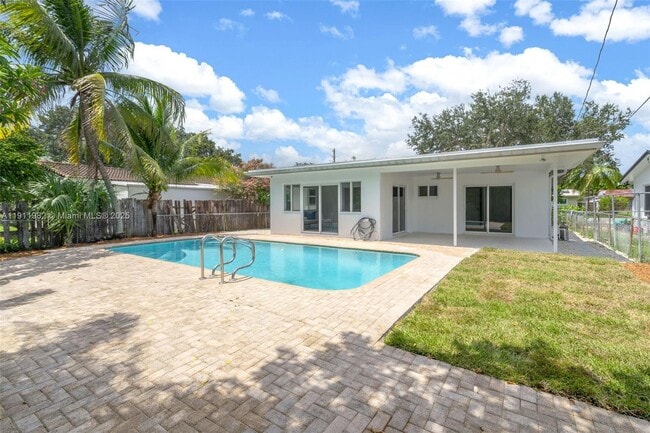 Building Photo - 3920 Hayes St