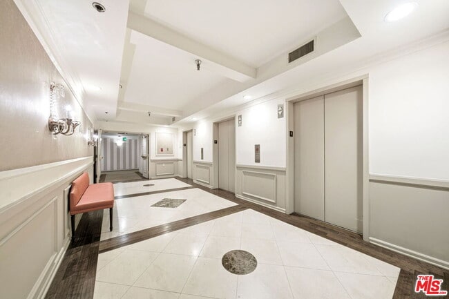 Building Photo - 10660 Wilshire Blvd