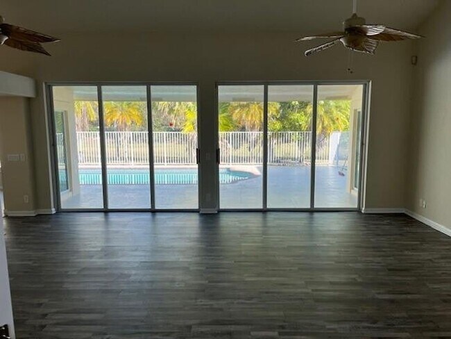 Building Photo - 517 Spinnaker