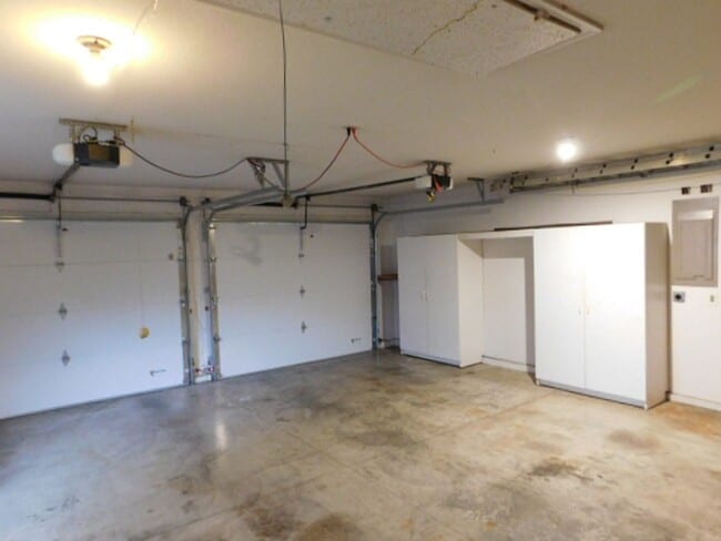 Building Photo - 3Bd/2Ba Single Story Home-For viewing!
