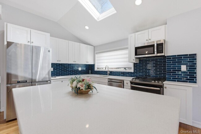 Building Photo - 1374 Prospect Ave