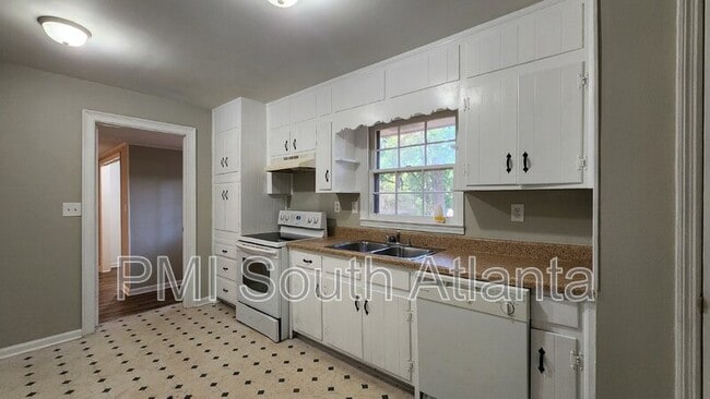 Building Photo - 1028 Tamarack Trail