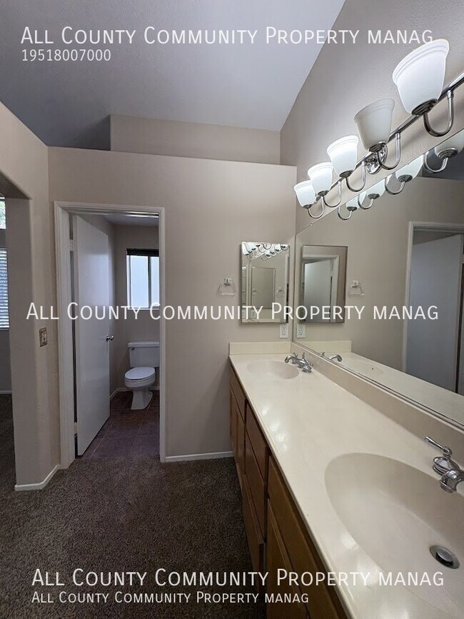 Building Photo - 39862 De Vendome Ct