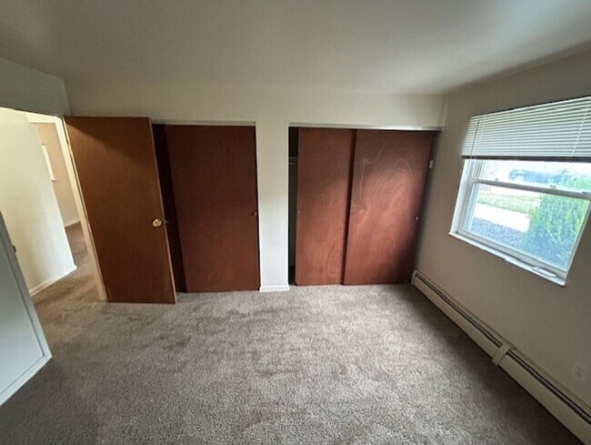 Building Photo - Convenient & Newly Updated 2-Bedroom Apart...