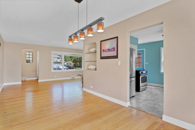 Building Photo - 8918 Parkside Ave