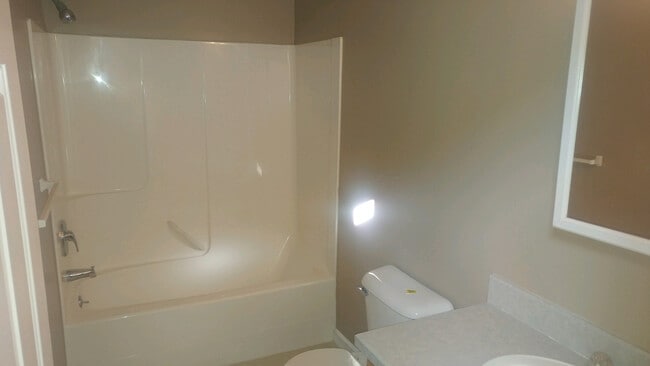 Building Photo - Heights remodeled 3 bedroom, 2 bath with 1...