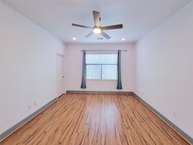 Building Photo - 1432 Ennis St
