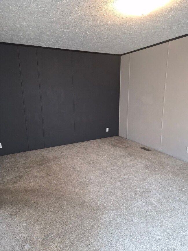 Building Photo - Heiskell 37754 - 3 bedroom, 2 bath home - Call Lisa Vineyard (865) 216-9334