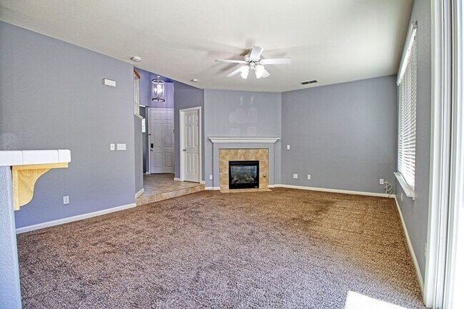 Building Photo - Lovely, Hidden Lake 4 bedroom, 2.5 bathroo...