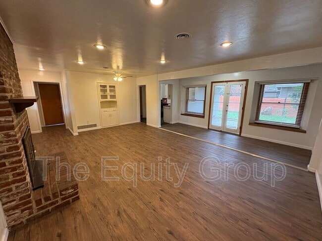 Building Photo - 1044 S Linda Vista St