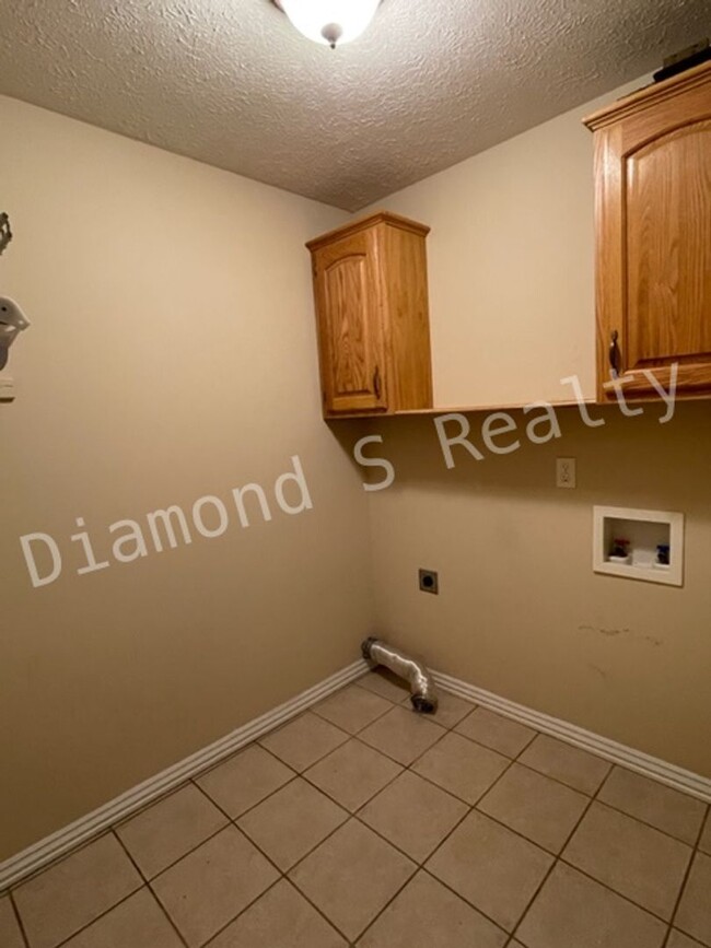Building Photo - Lovely 3 bedroom home available!  Sequiota...