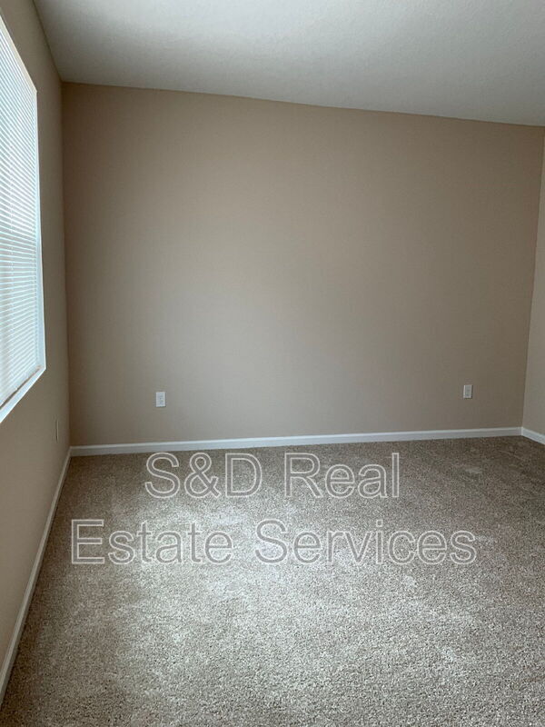 Building Photo - 807 Ballantyne Dr