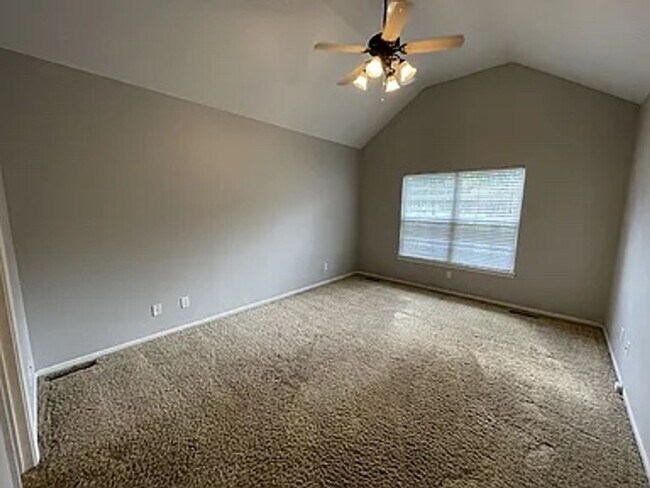 Building Photo - Here is your chance for a fancy 4 bedroom,...