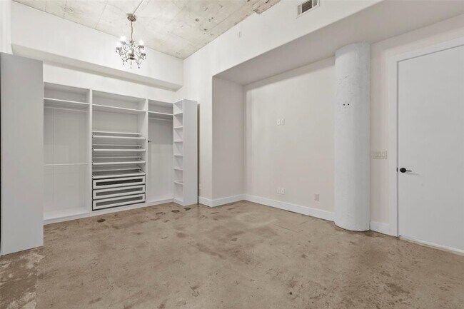 Building Photo - 2323 Polk St