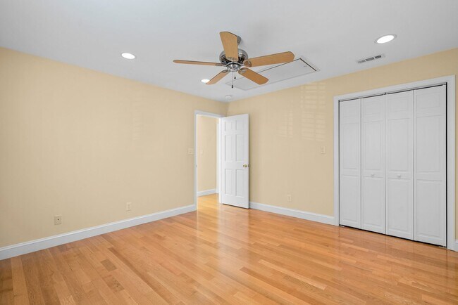 Building Photo - 3 Bed 3 Bath - Kensington Craftsman - Move In Ready