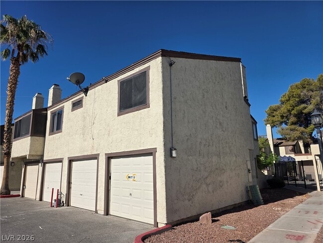 Building Photo - 5049 Spencer St
