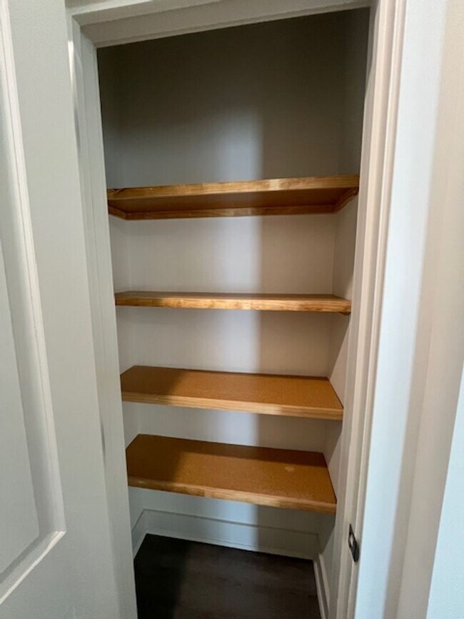 Building Photo - Beautiful 3-Bedroom Family Home for Rent in Fox Run!