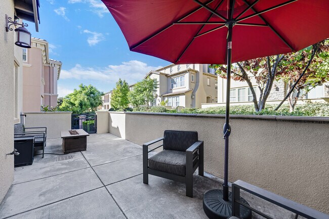 Building Photo - 588 Dovecote Ln