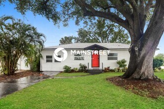 Building Photo - 3 Bedroom Pet-Friendly Home in ST PETERSBURG, FL with Main Street Renewal