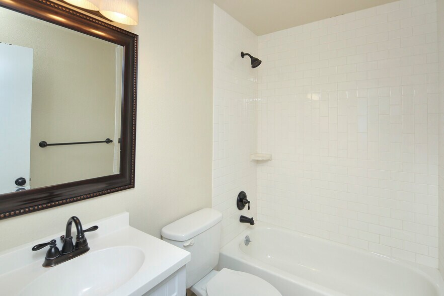 2nd bathroom - 2455 Sunstone Drive