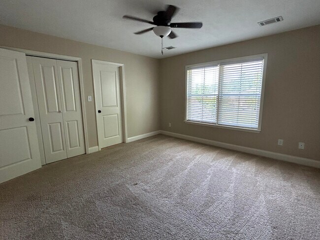 Building Photo - 222 Sunbury Dr